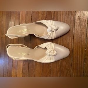 Chanel classic sling back heels. Size 8 (narrow). Made in Italy. Authentic.